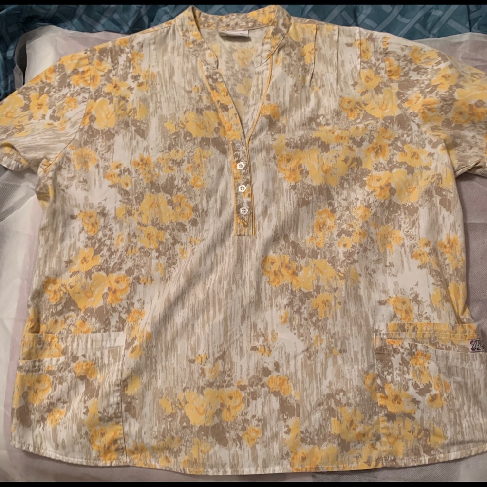 XL UA Scrub Top